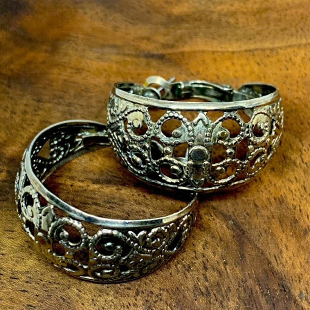 𝅺EARRINGS Filigree hoop earrings silver tone open work lace